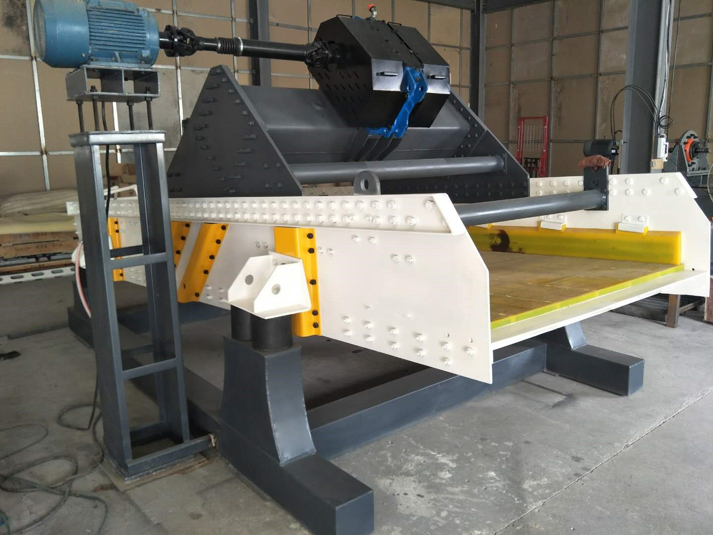 激振器式高頻脫水篩的產(chǎn)品優(yōu)勢比振動電機的體現(xiàn)在哪方面？22